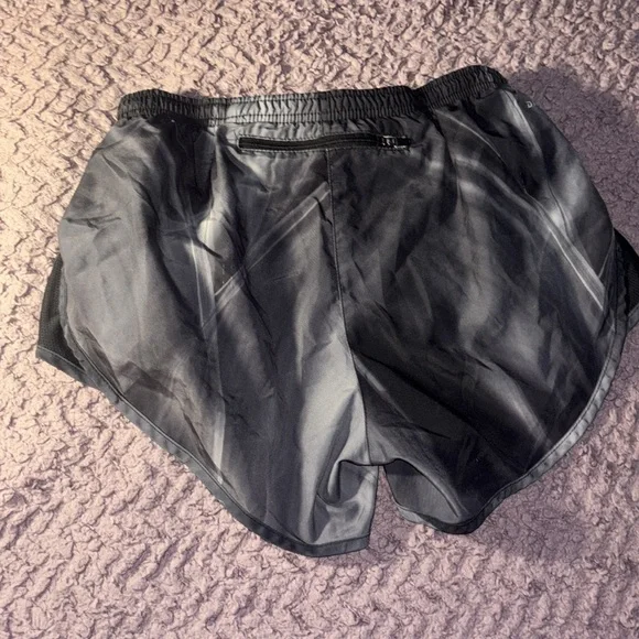4 pairs of women’s Nike running shorts. Extra small/small. - Picture 8 of 13